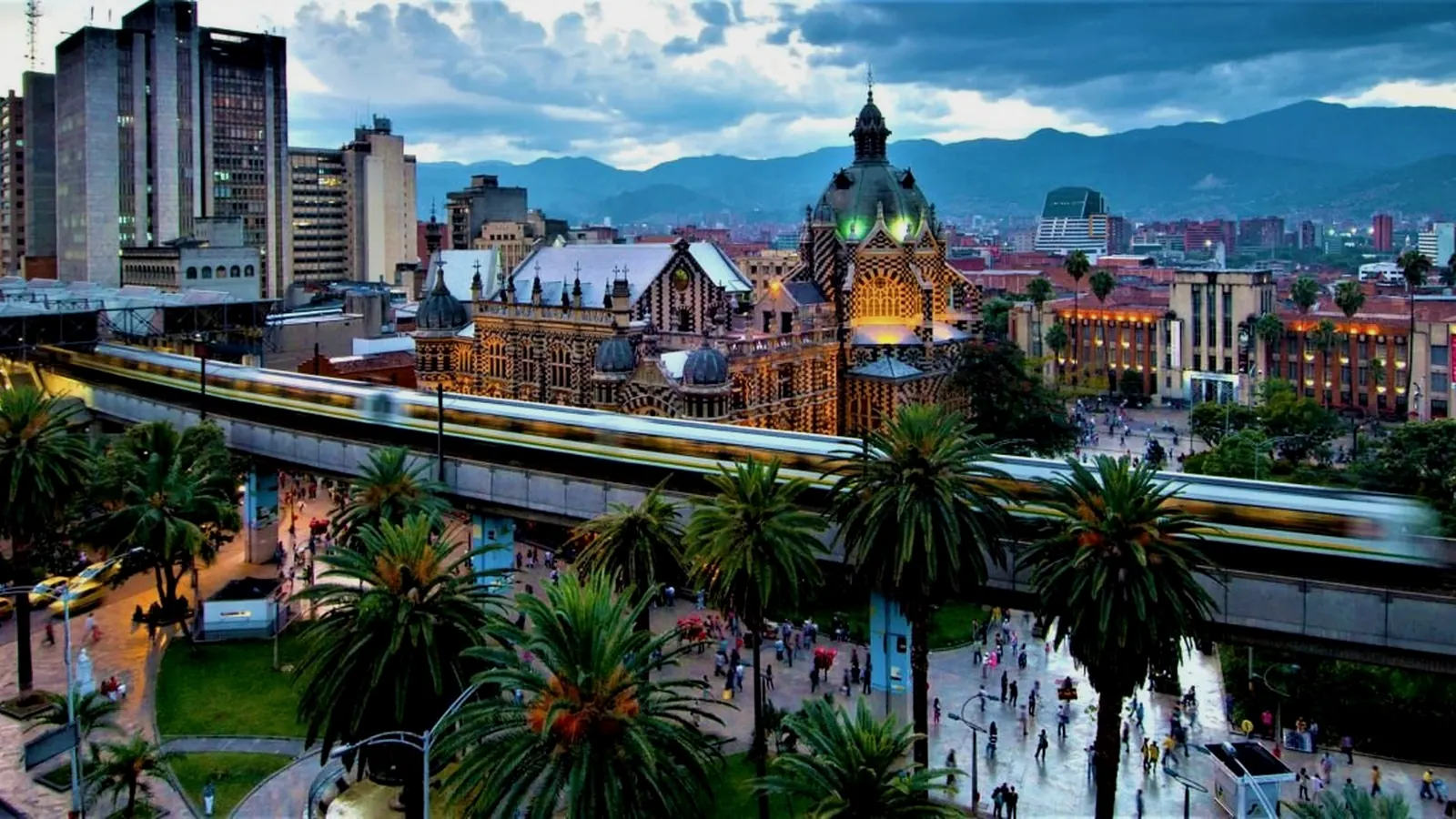Medellín al atardecer